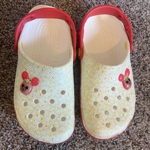 Disney popcorn crocs size 7